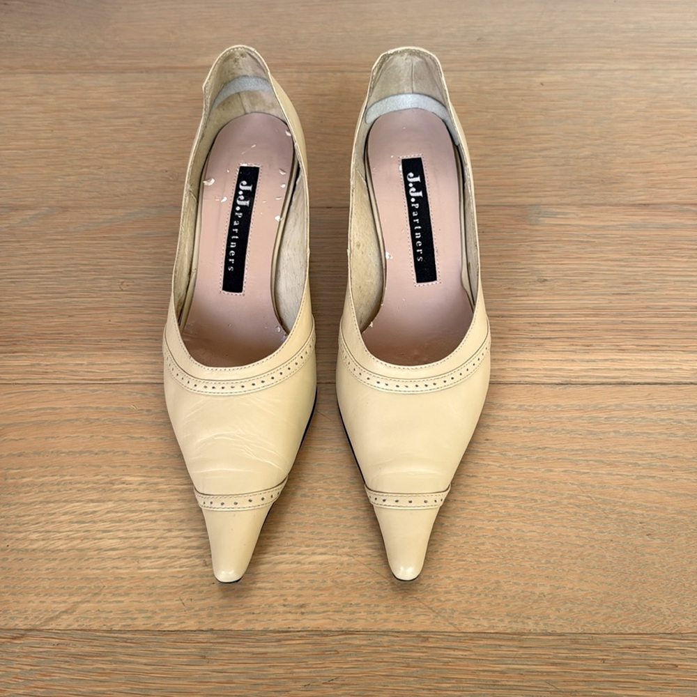 Elegant Beige Pointed-Toe Women's Shoes